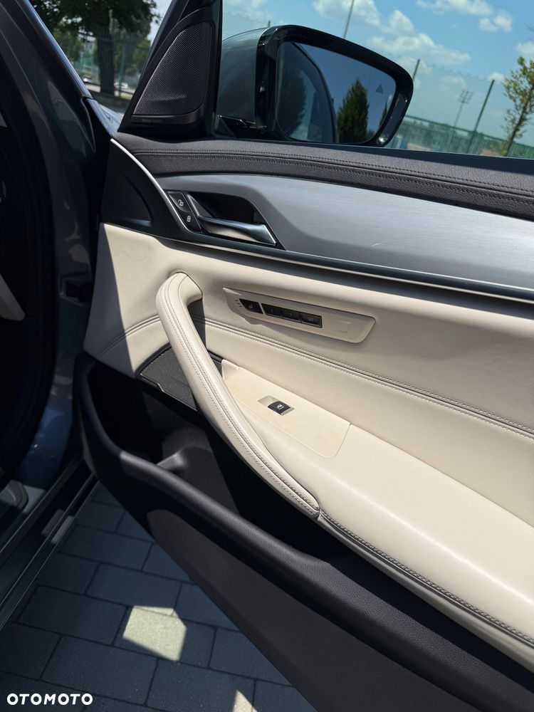 BMW Seria 5 540i xDrive Luxury Line - 22