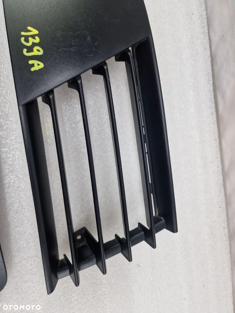 SEAT IBIZA 3 III 6L0 02-05 LEWA KRATKA BOCZNA ZDERZAKA PRZEDNIEGO PRZÓD , NR 6L0853665 , NR AUKCJI C/139 - 3