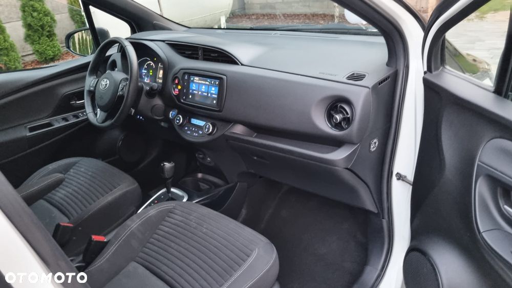 Toyota Yaris Hybrid 100 Selection Platinum - 10