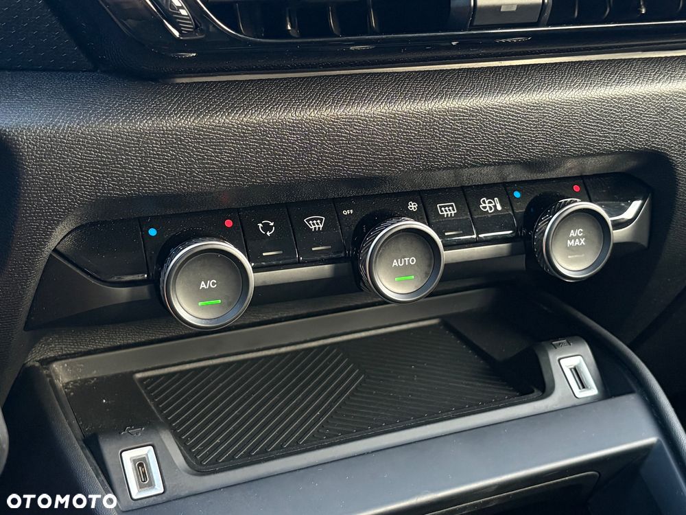 Citroën C4 PureTech 130 Stop&Start EAT8 FEEL PACK - 22
