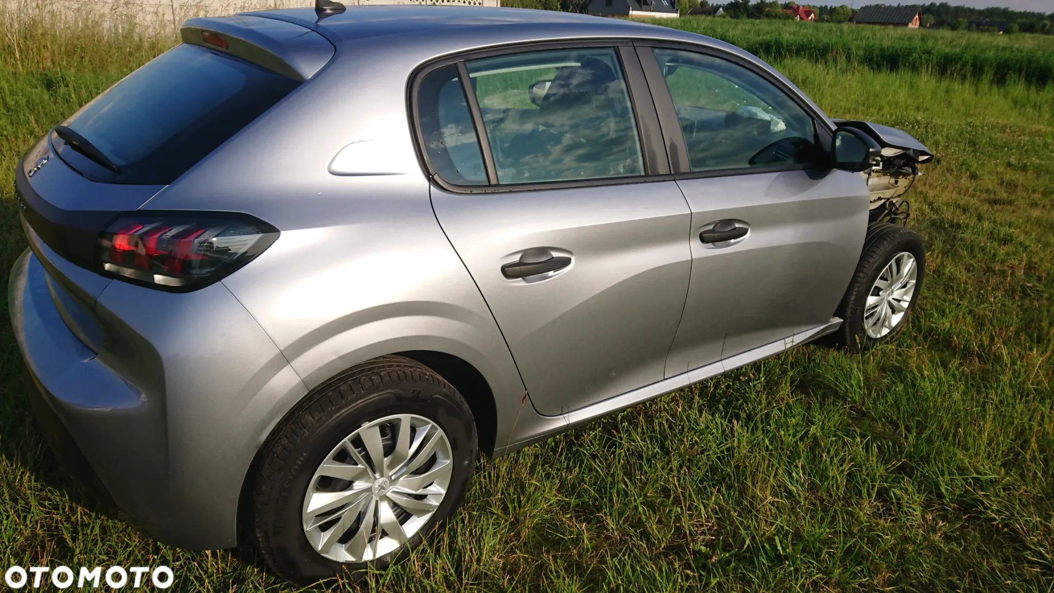 Peugeot 208 - 11
