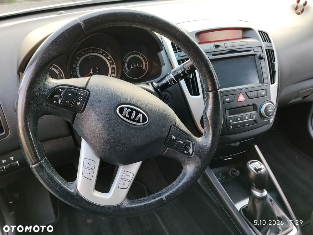 Kia Ceed - 9