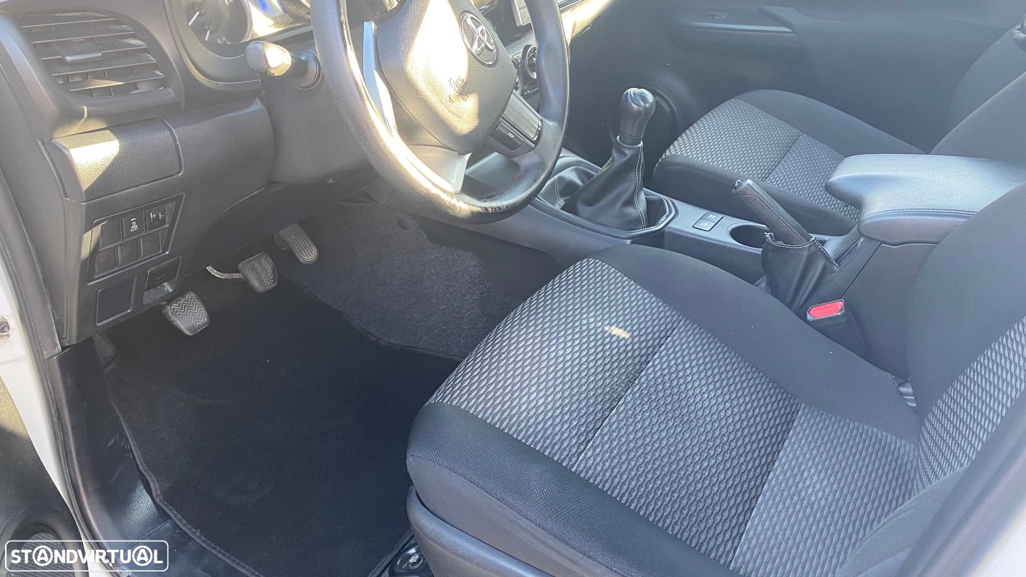 Toyota Hilux 2.4 D-4D 4WD CD CM - 16