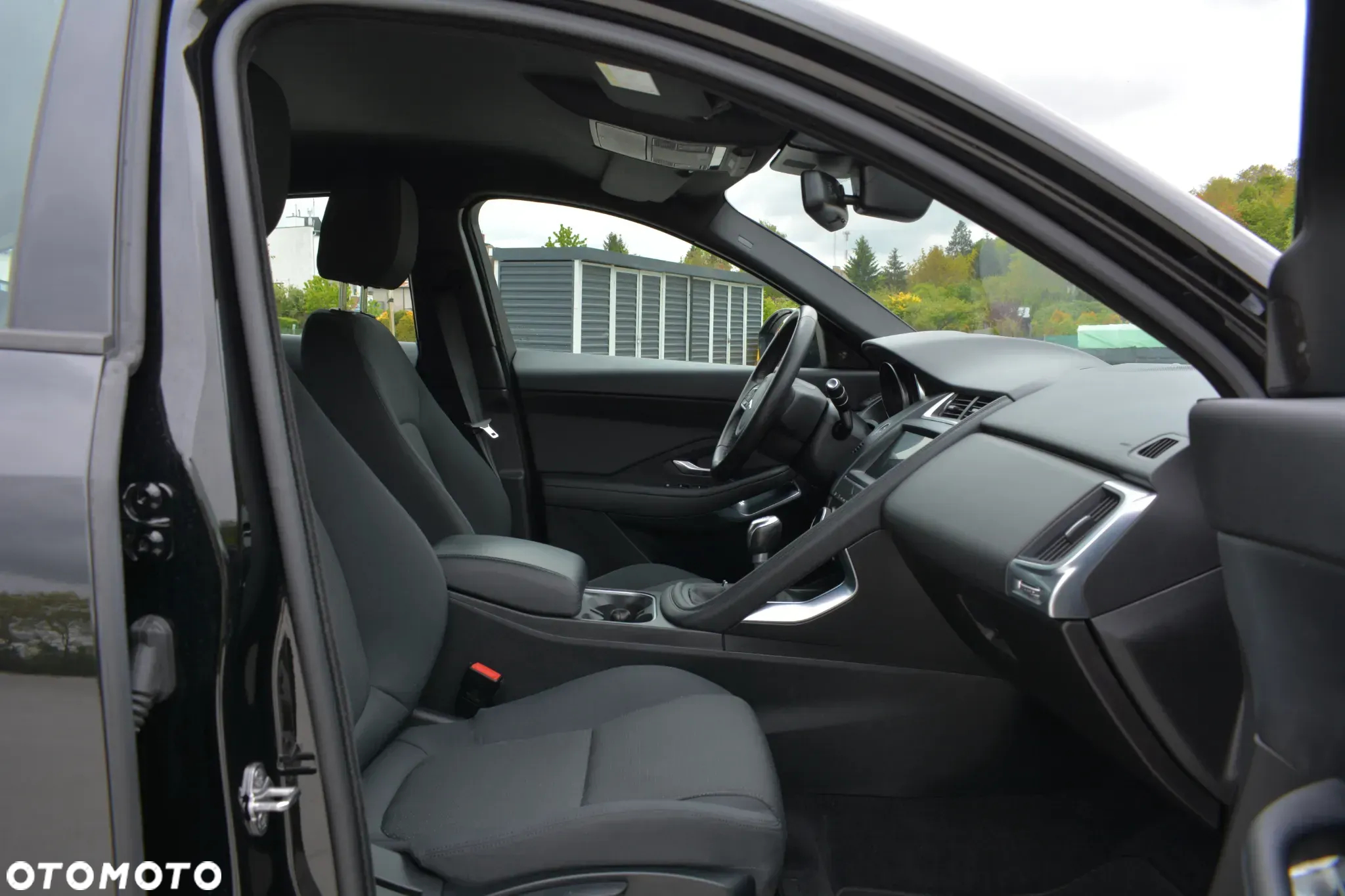 Jaguar E-Pace - 28