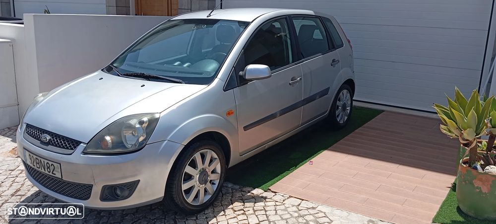 Ford Fiesta 1.25 Ghia - 2