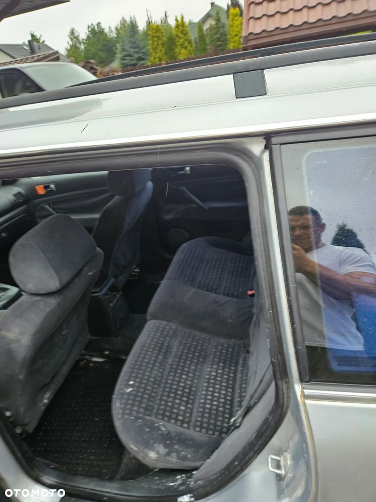 Volkswagen Passat 1.9 TDI Highline - 7