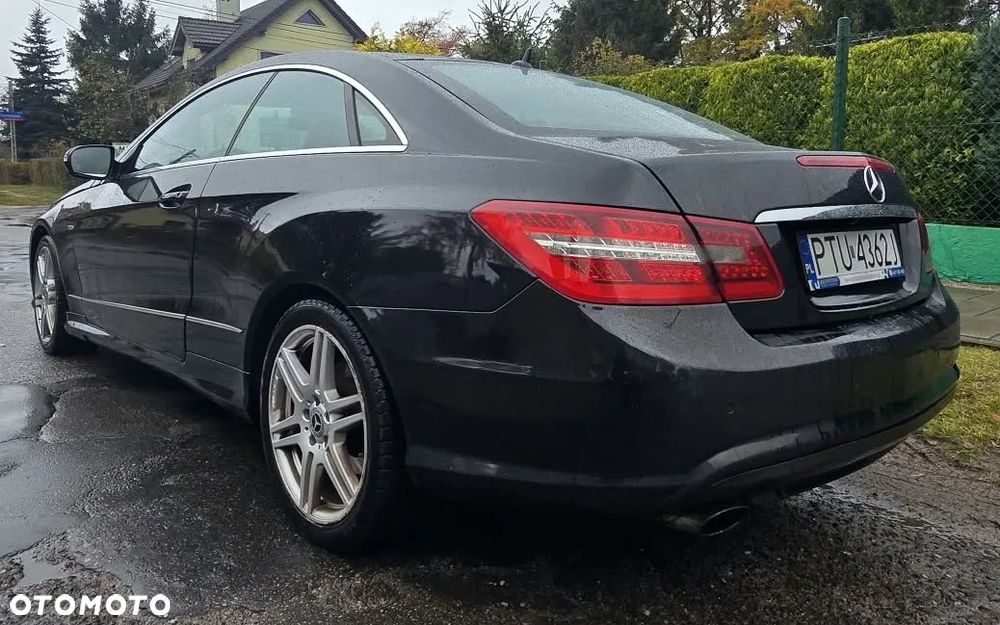 Mercedes-Benz E-Class 2009 photo 4