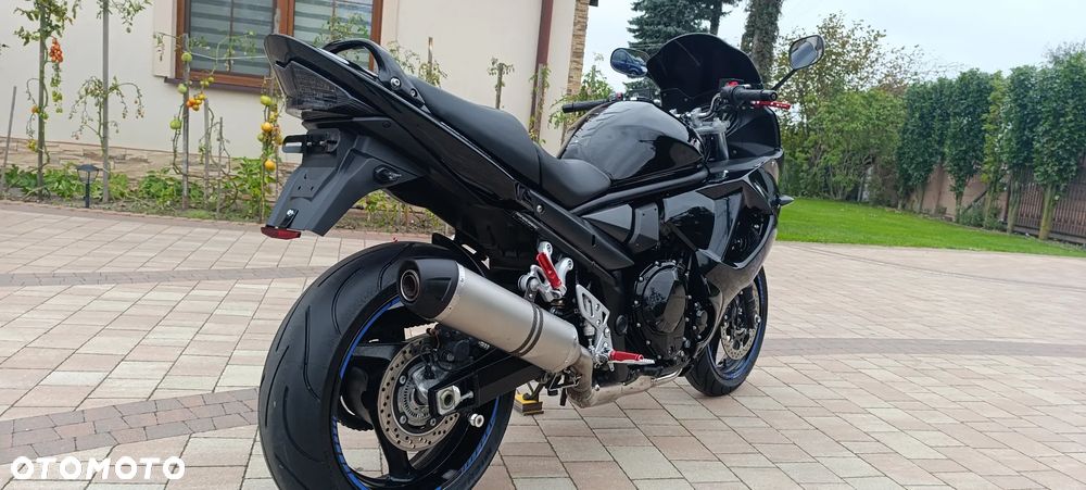 Suzuki GSX - 6