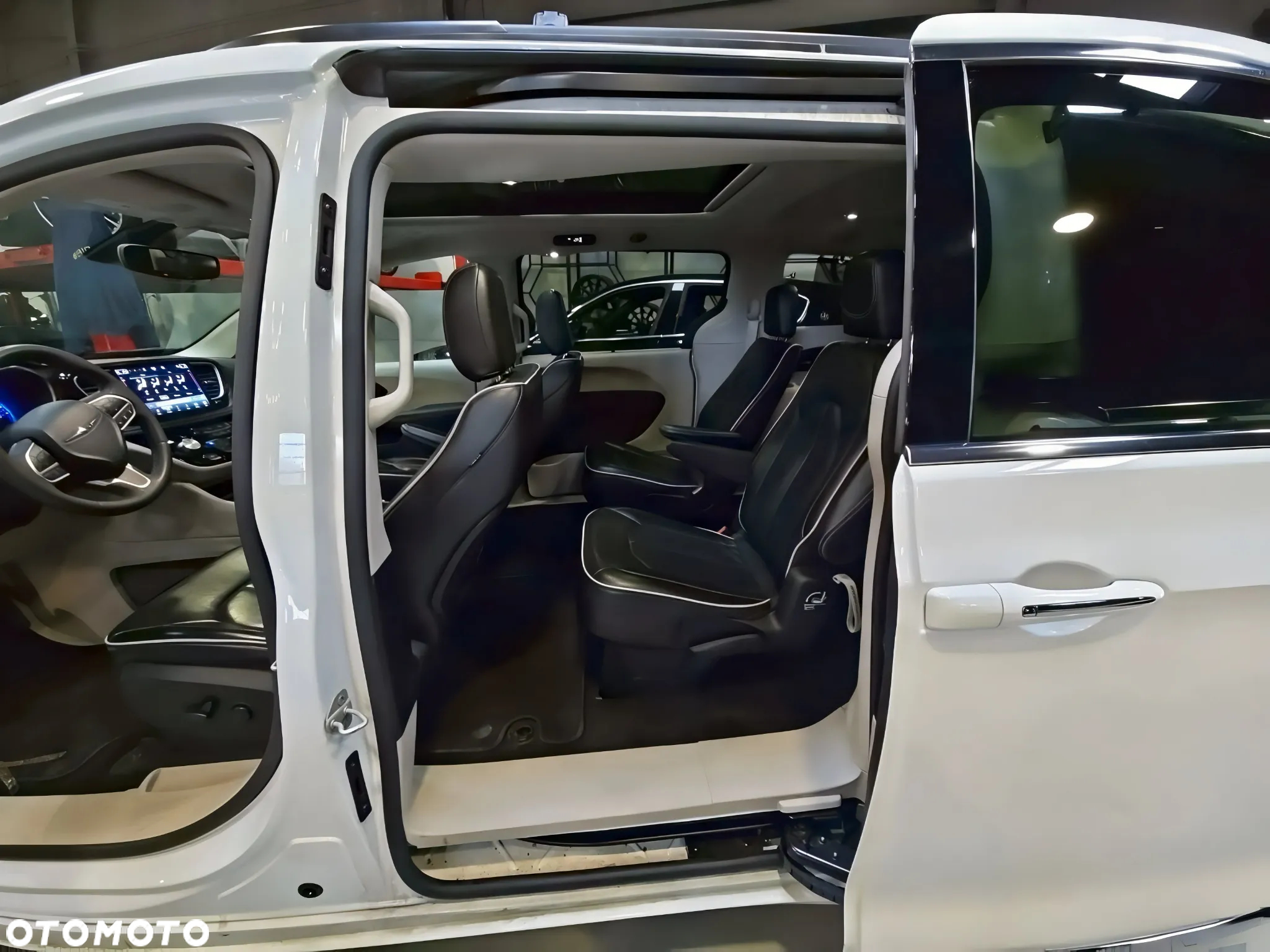 Chrysler Pacifica - 11