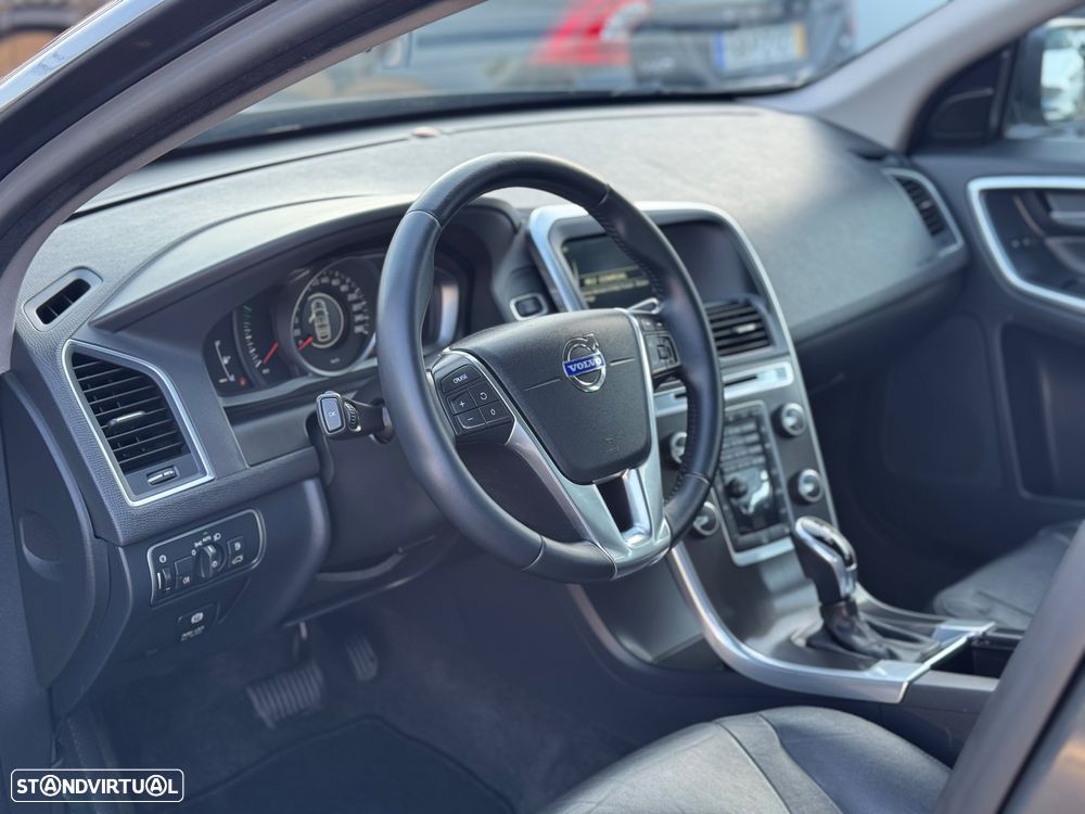 Volvo XC 60 2.0 D4 Momentum Geartronic - 9