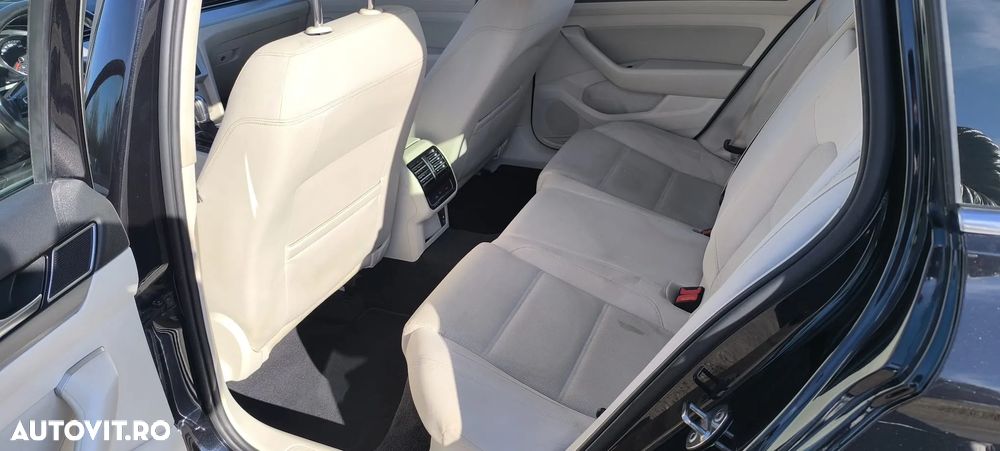 Volkswagen Passat Variant 1.6 TDI (BlueMotion Technology) DSG Trendline - 15