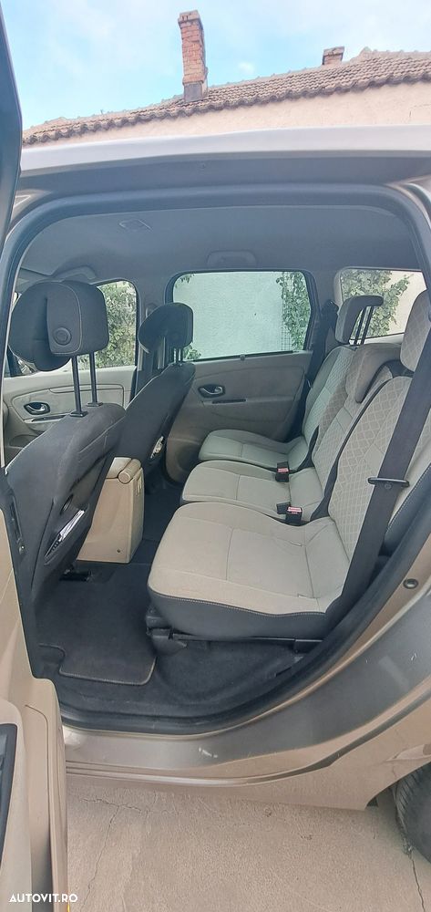 Renault Grand Scenic - 8