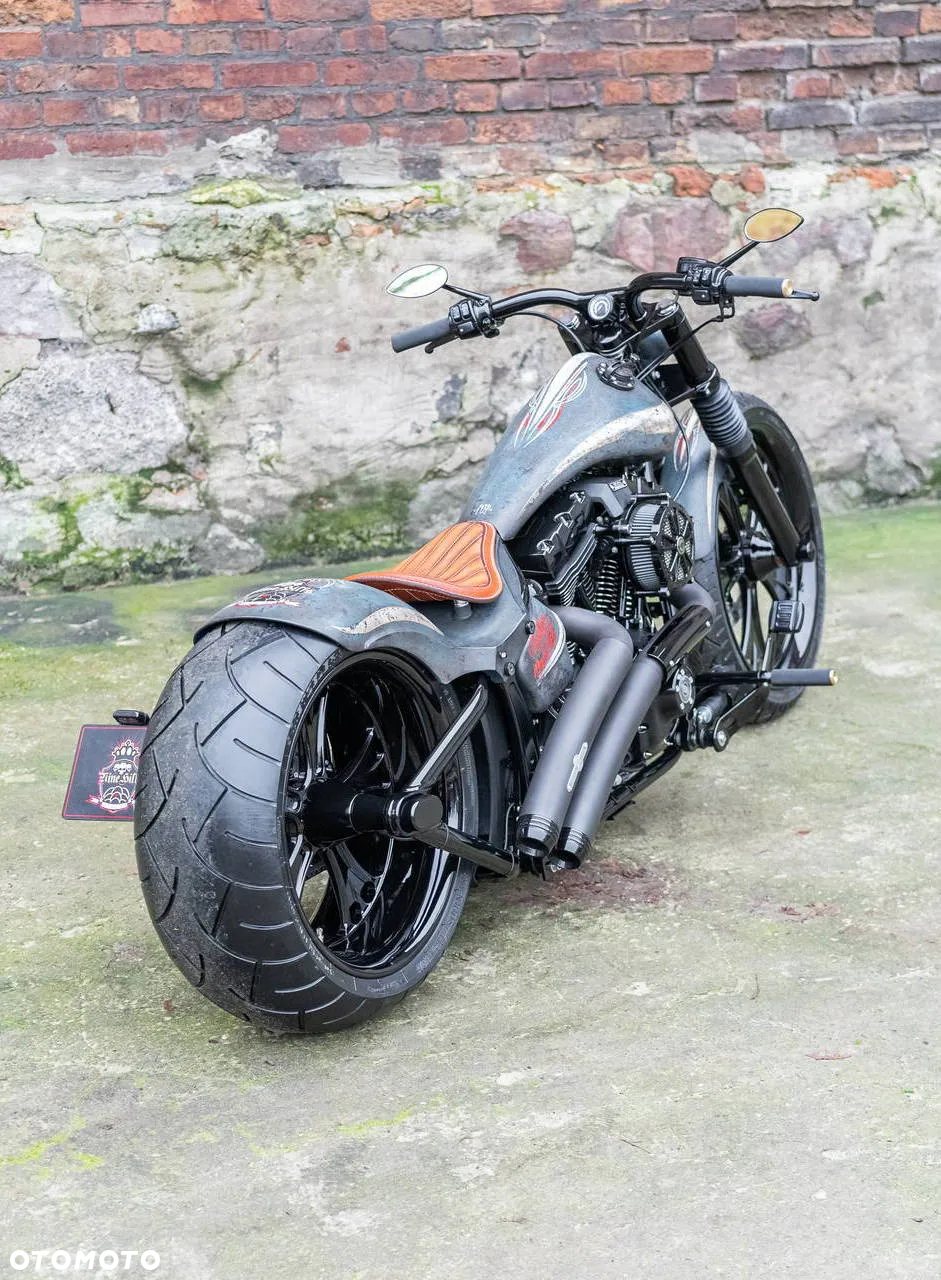 Harley-Davidson Softail Breakout - 9