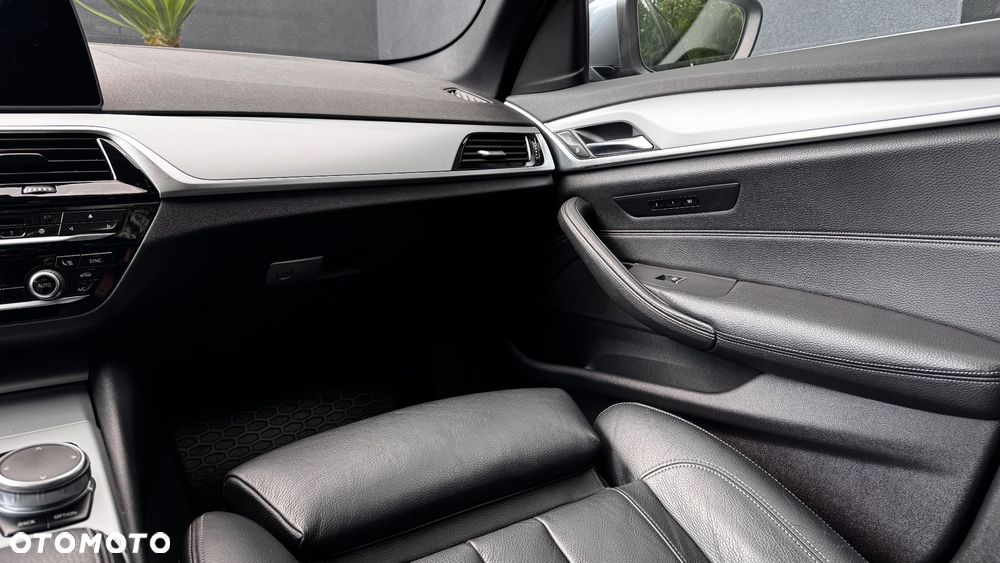 BMW Seria 5 520i - 19