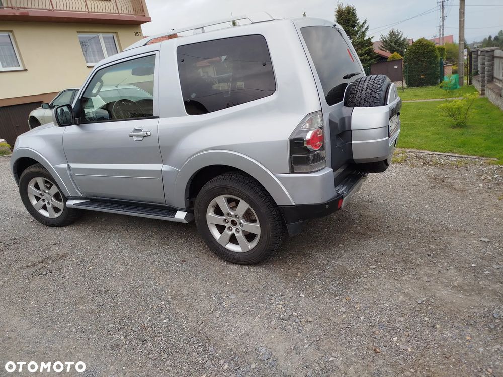 Mitsubishi Pajero - 12