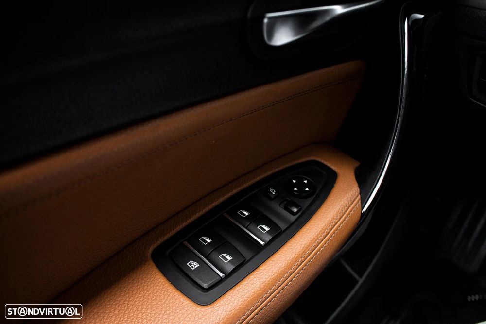 BMW 118 d Aut. Luxury Line - 18