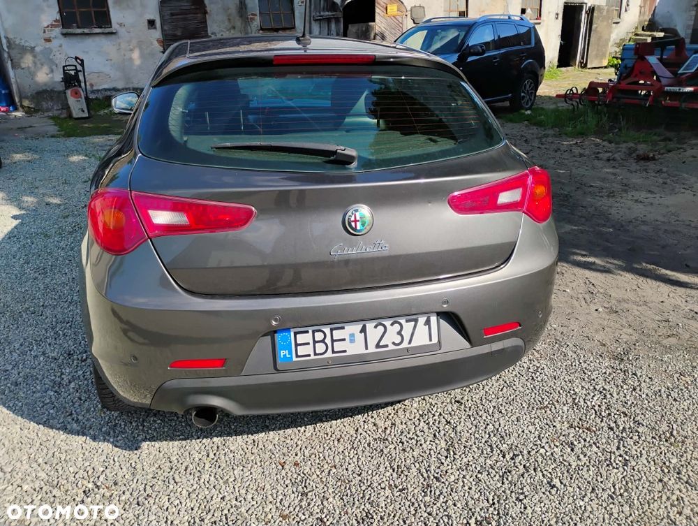Alfa Romeo Giulia - 5