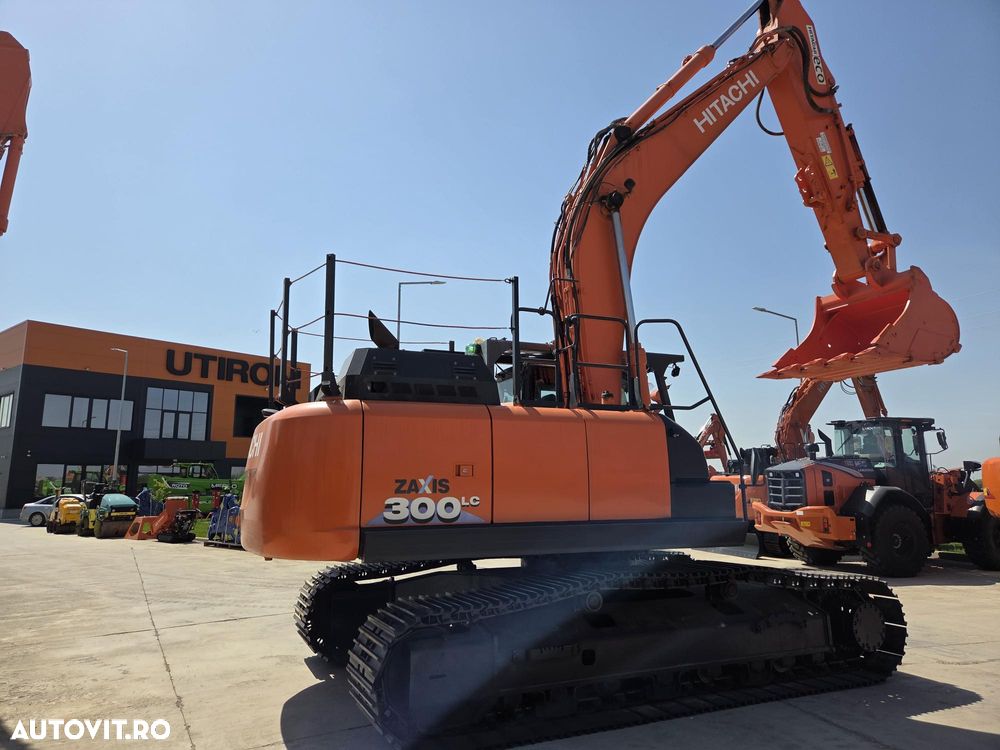 Hitachi 32t, cupa 1,8mc NOUA, 2019, 7.237h, consum mediu 18,6litri/ora, Isuzu 265CP, 3 pompe hidr HITACHI, produs in JAPONIA, lant 80% bun doar 991h deplasare, reviziile facute, inst picon si rotire, antifurt, Ad sapare 8m, AC, leasing 3 ani-PROMOTIE 96.900 - 7