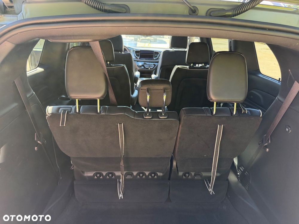 Chrysler Pacifica - 13