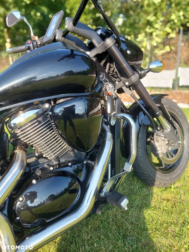 Suzuki Intruder - 13