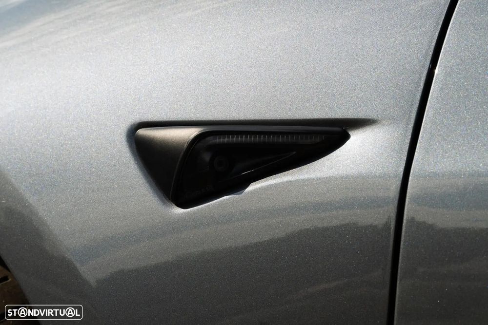 Tesla Model 3 Long-Range Dual Motor AWD - 32