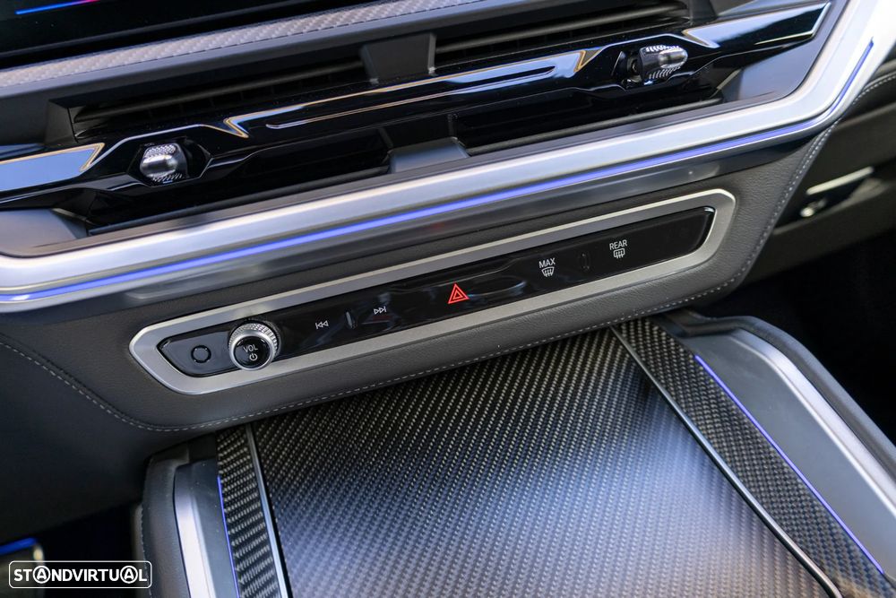 BMW XM 50e - 32