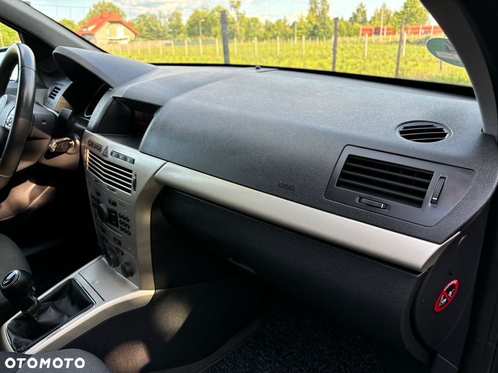 Opel Astra 1.6 Sport - 22