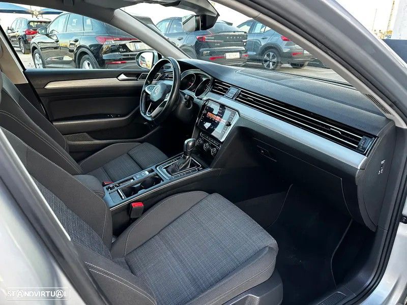 VW Passat Variant 2.0 TDi Business DSG - 36