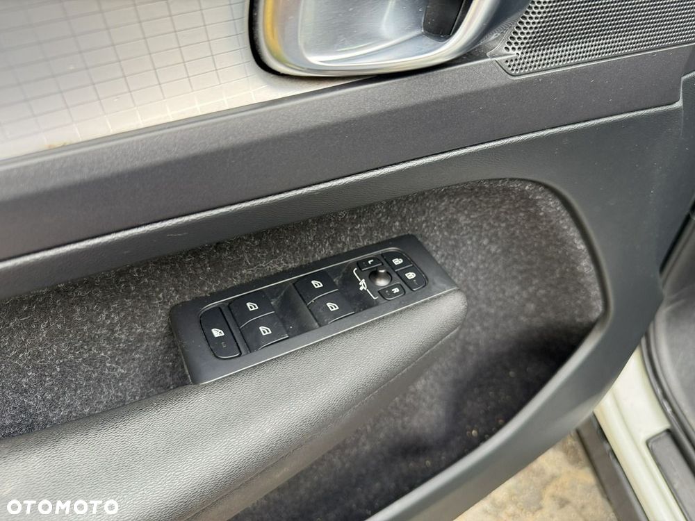 Volvo XC 40 D3 AWD Momentum - 11