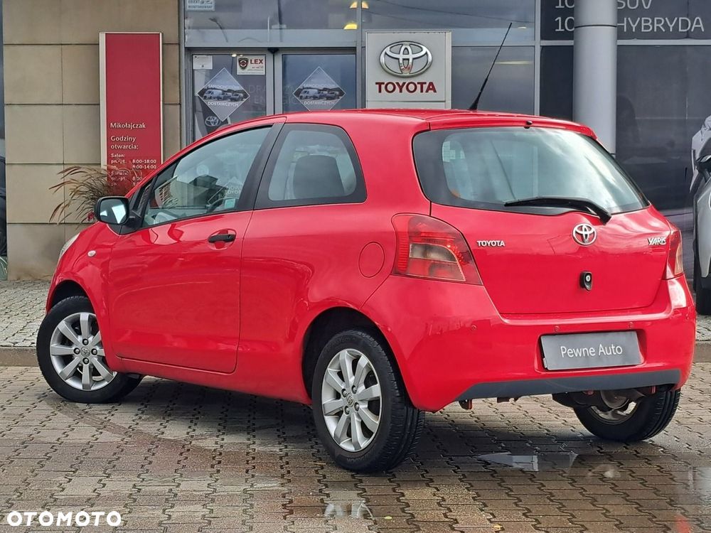 Toyota Yaris 1.3 Luna Premium - 4