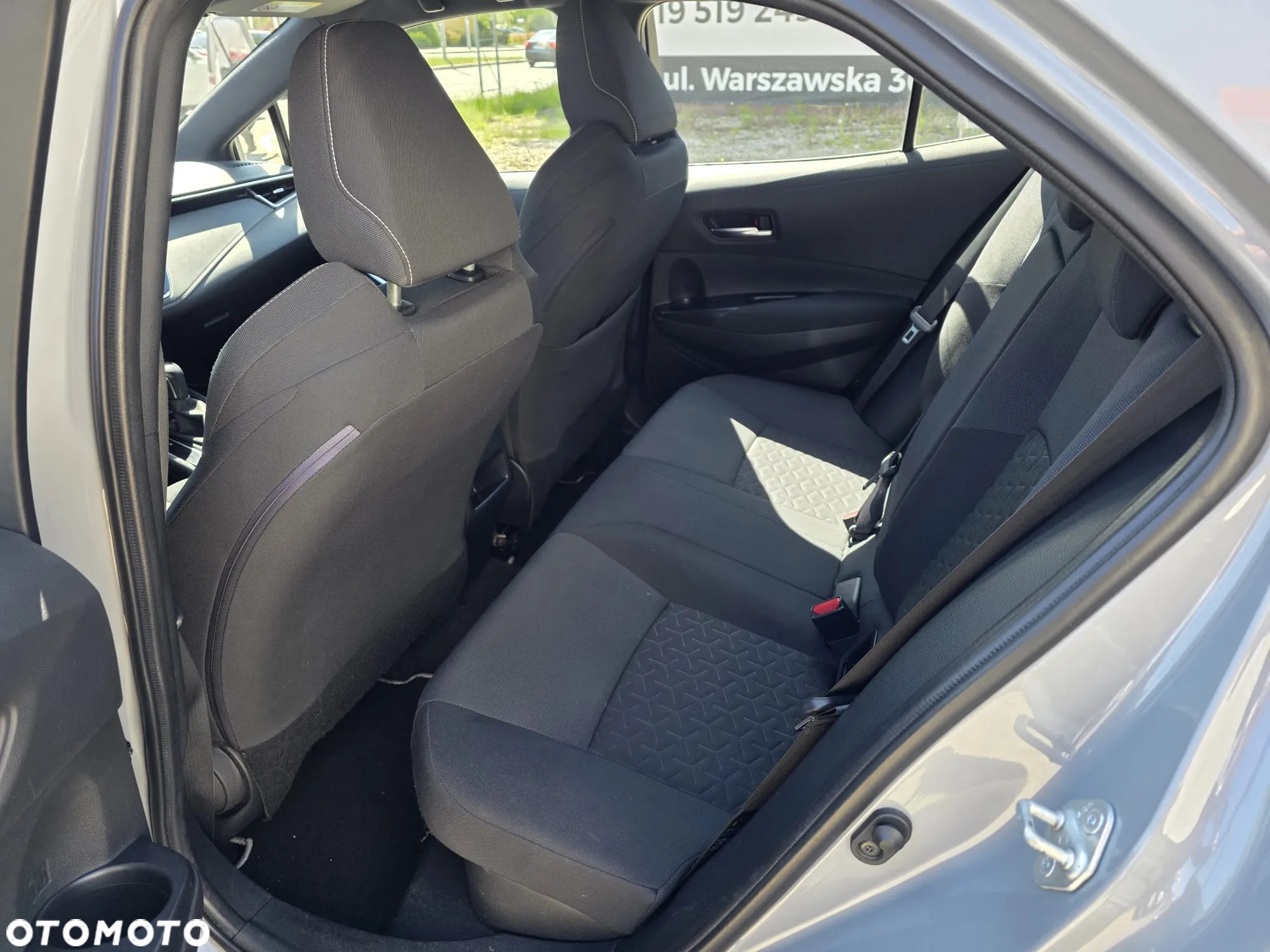 Toyota Corolla 1.8 Hybrid Comfort - 13