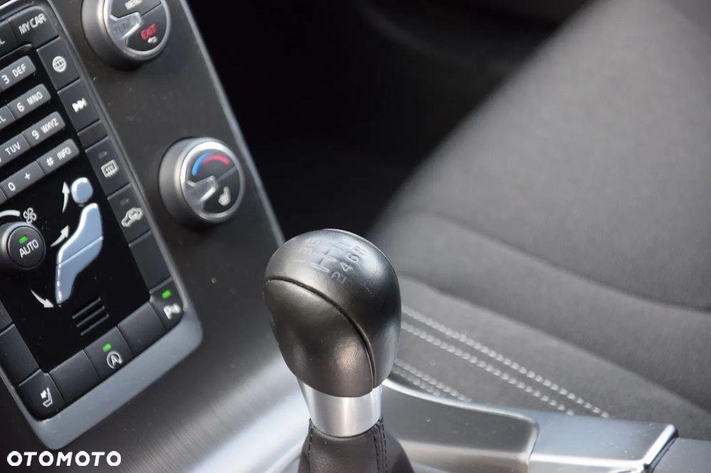 Volvo V60 D4 Momentum - 15