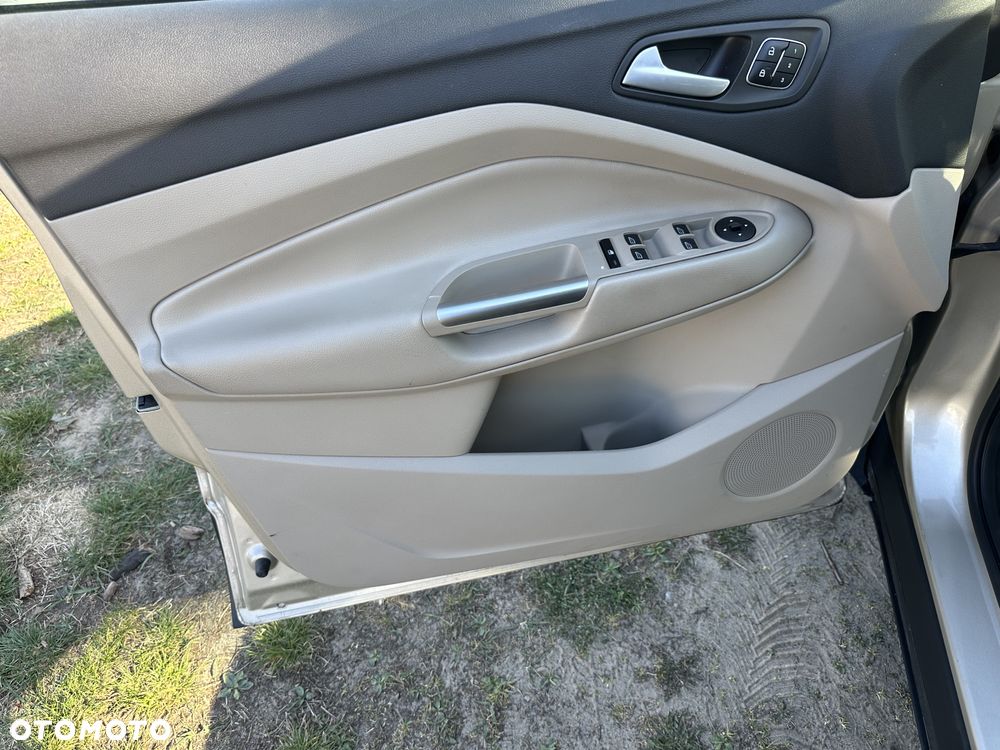 Ford Escape ver-2-0-ecoboost-awd-titanium - 19