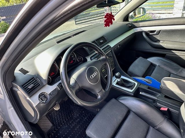 Audi A4 Limousine - 11