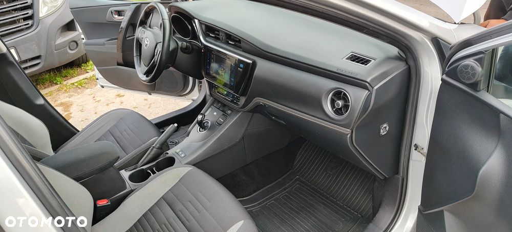 Toyota Auris Hybrid 135 Premium - 8