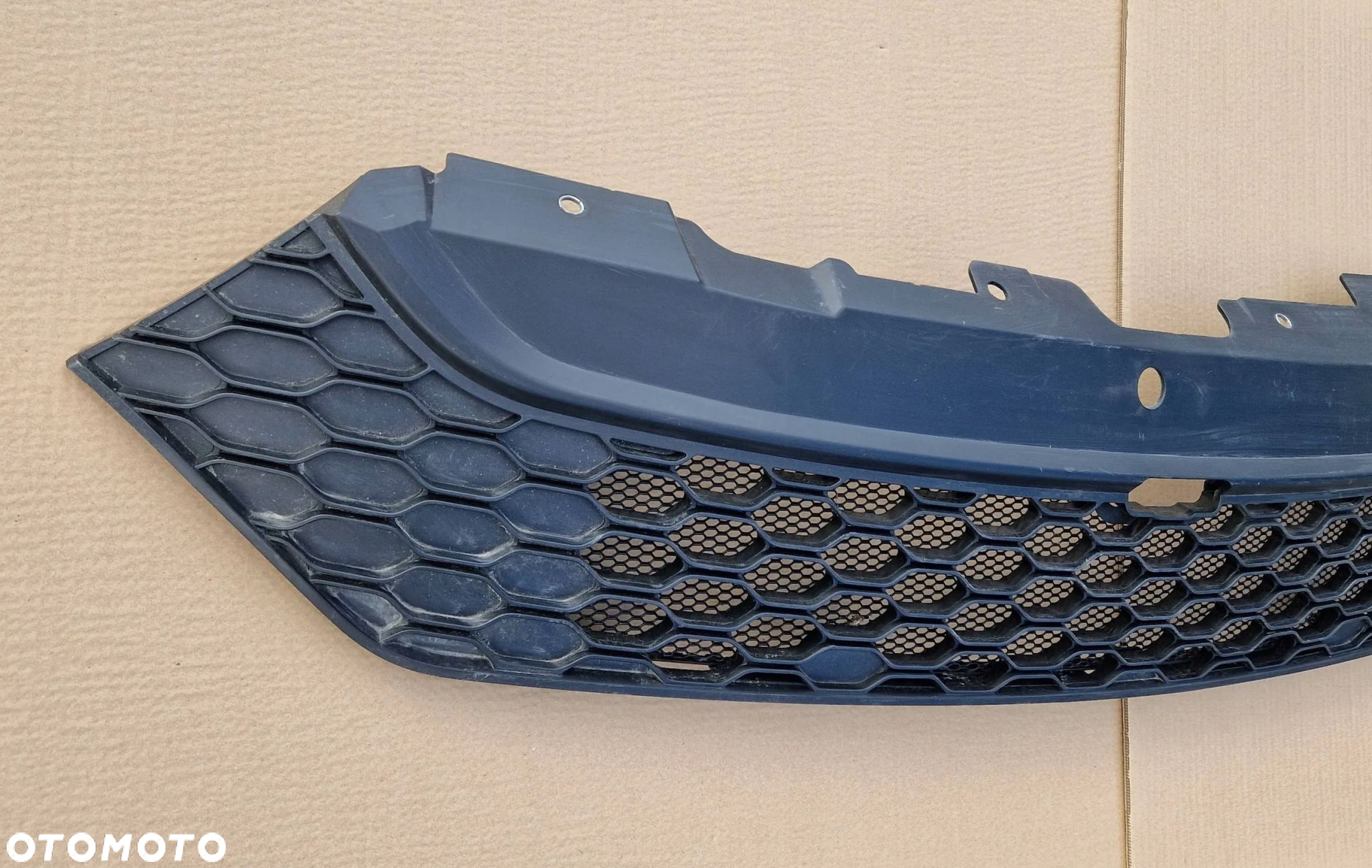 GRILL ATRAPA IVECO DAILY 14-18 ORYGINAŁ - 2