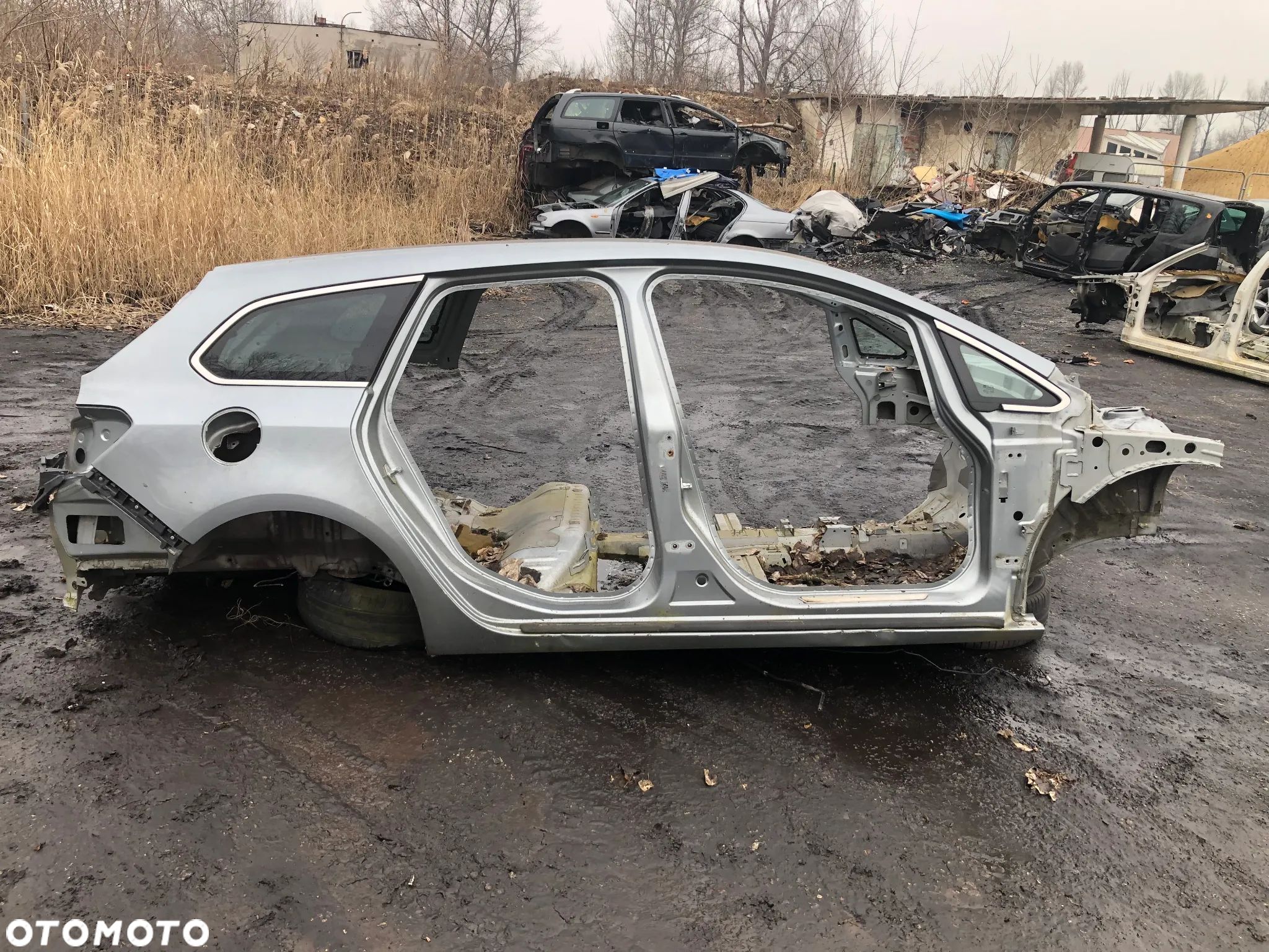 Błotnik Prawy Tył Ćwiartka Poszycie Opel Astra J Kombi Srebrny (2009 – 2015) - Gwarancja Wysyłka - 1