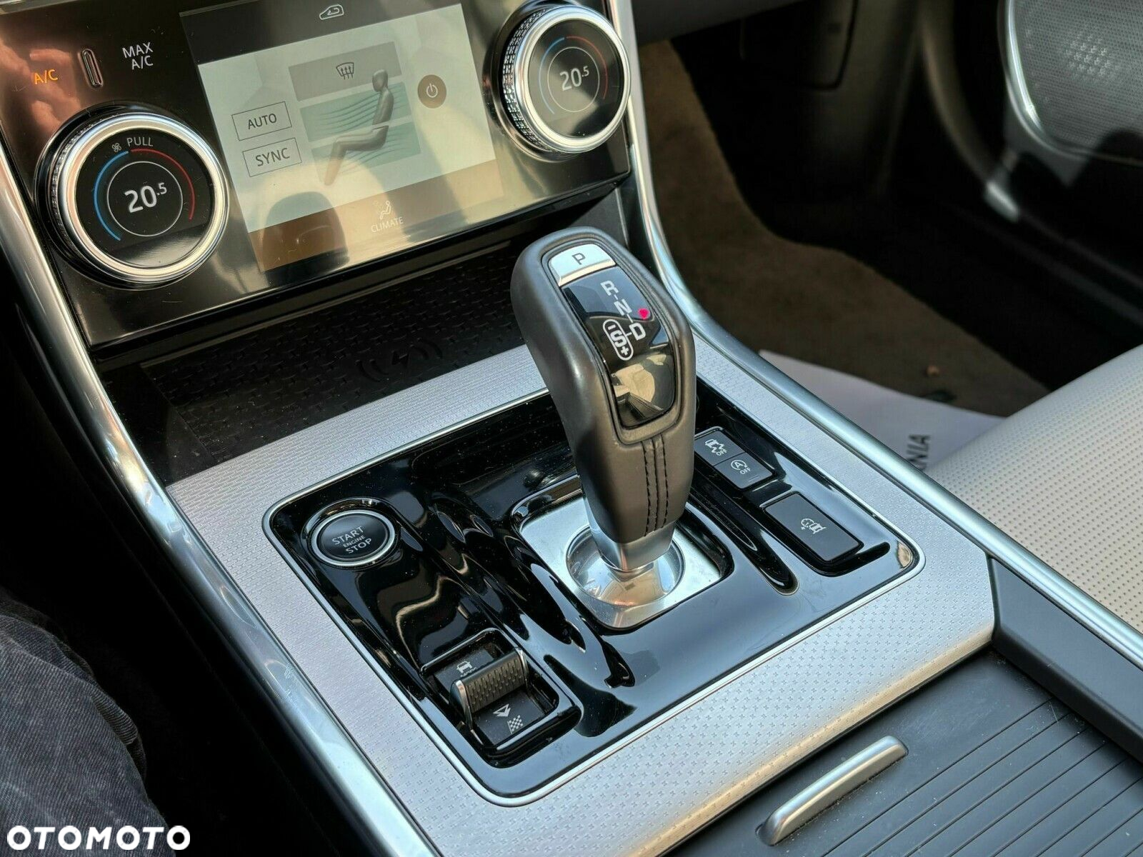 Jaguar XE 2.0 P250 R-Dynamic Black - 21