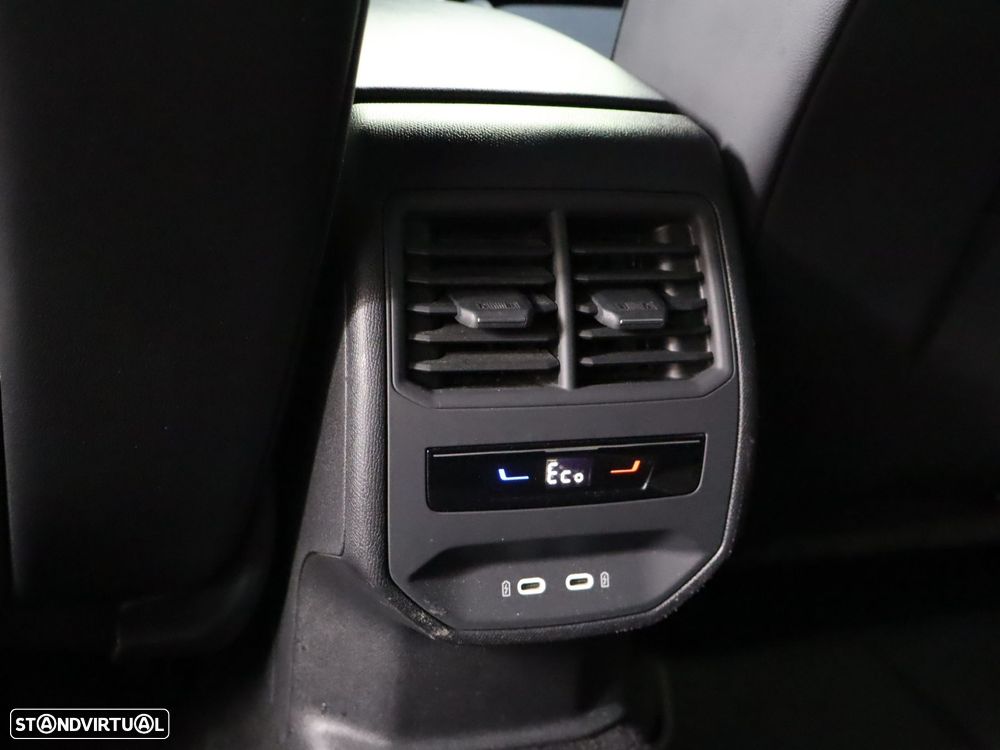 Cupra Leon 1.4 e-Hybrid MID DSG - 12