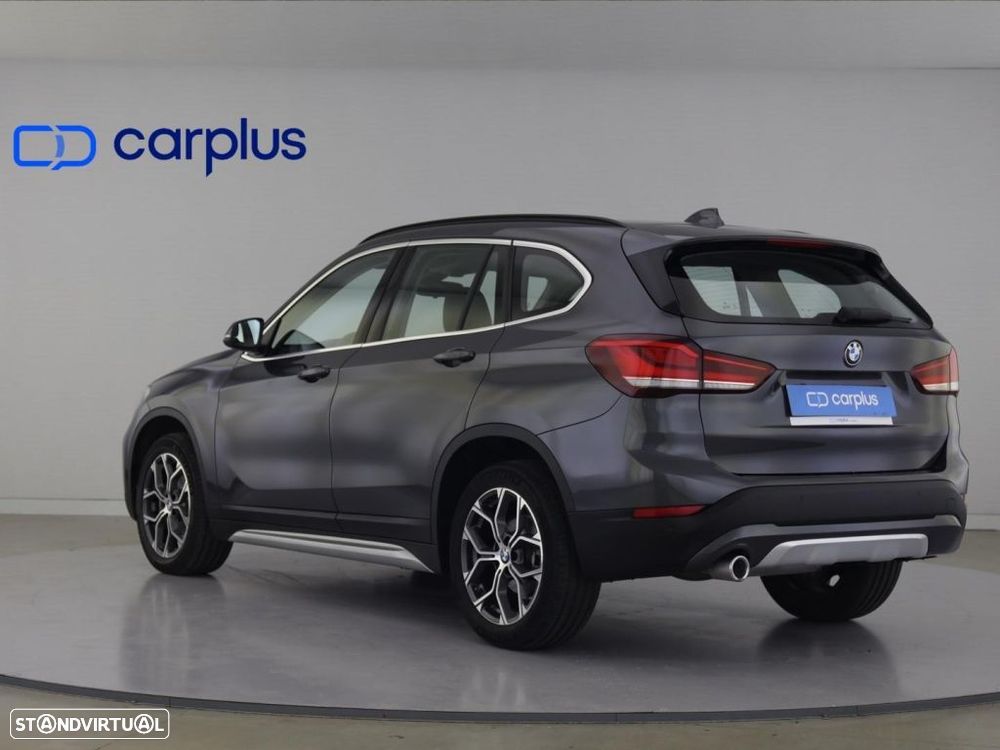 BMW X1 16 d sDrive Advantage Auto — fotografia 5