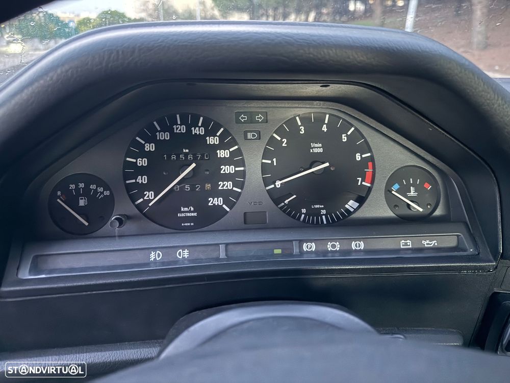 BMW 320 i - 10
