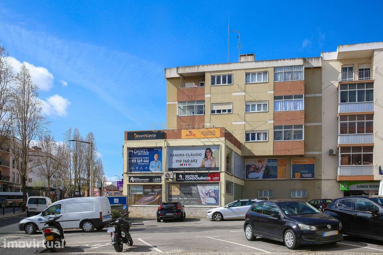 Prédio no Centro da Lourinhã - Grande imagem: 2/47