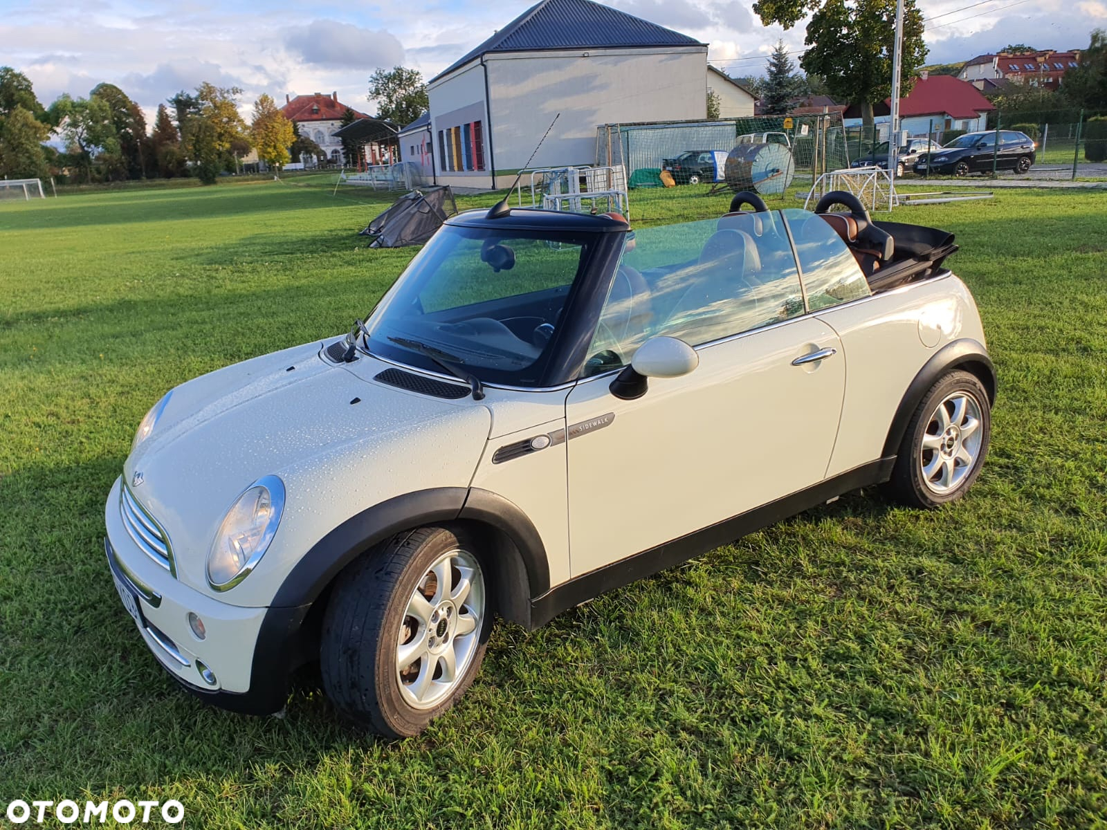 MINI Cooper Cabrio Sidewalk - 3