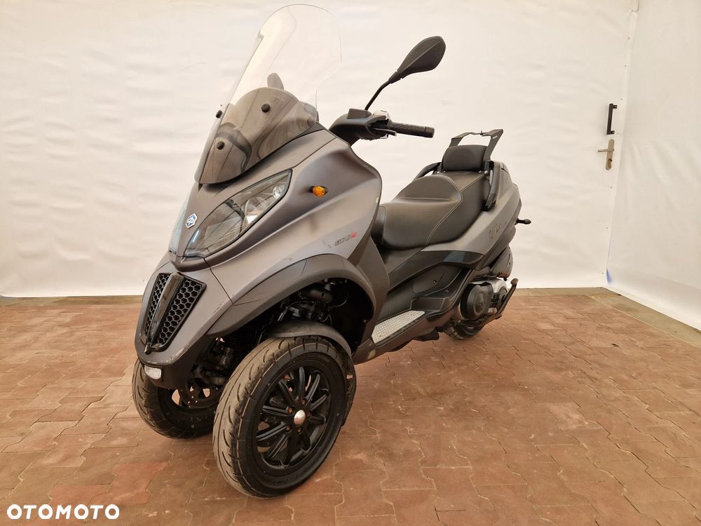 Piaggio MP-3 - 4