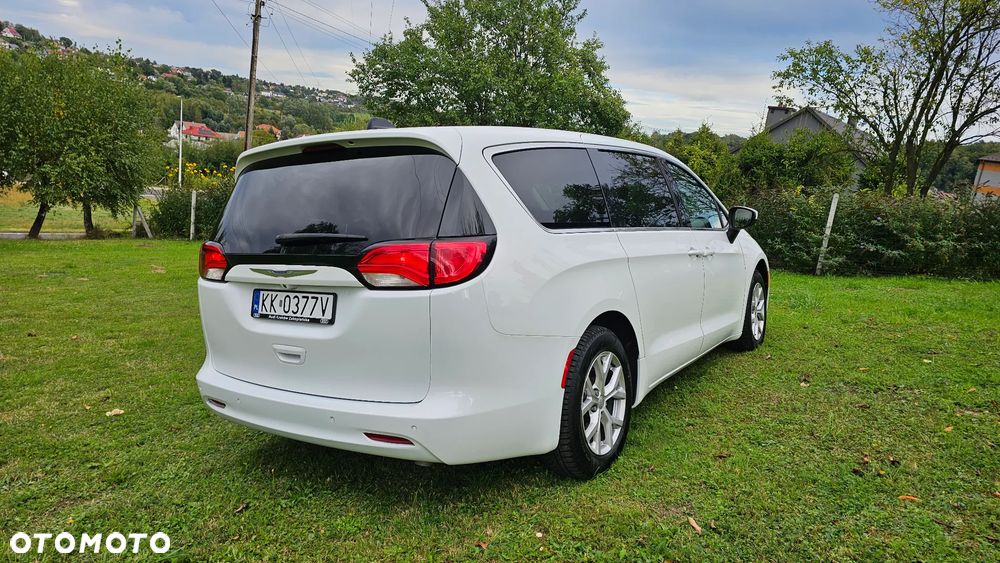 Chrysler Pacifica 2018 photo 3