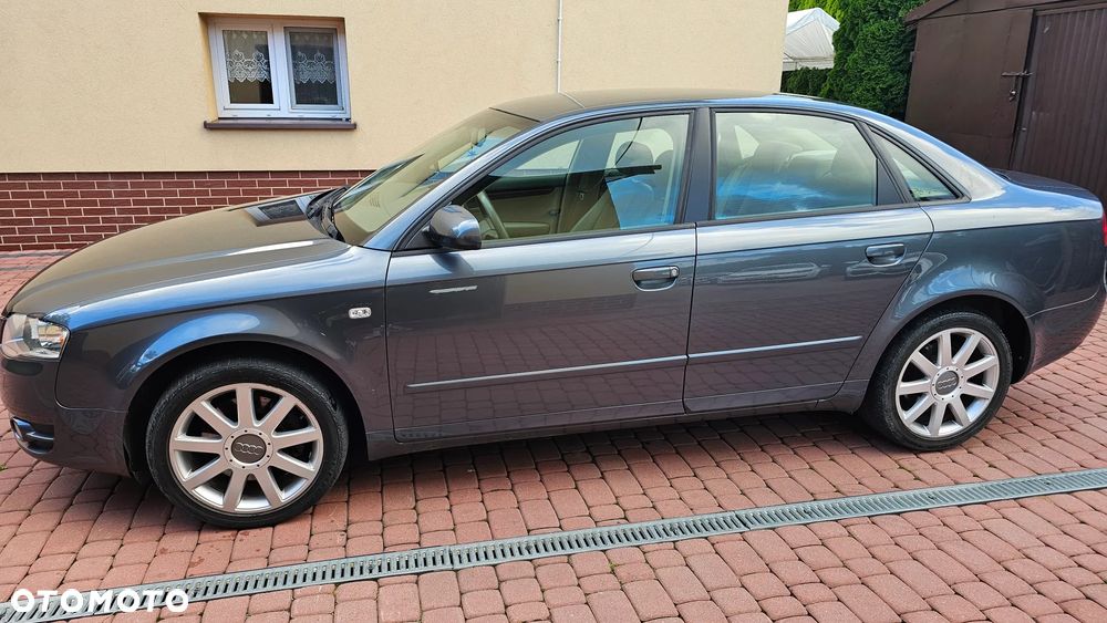 Audi A4 Limousine - 14