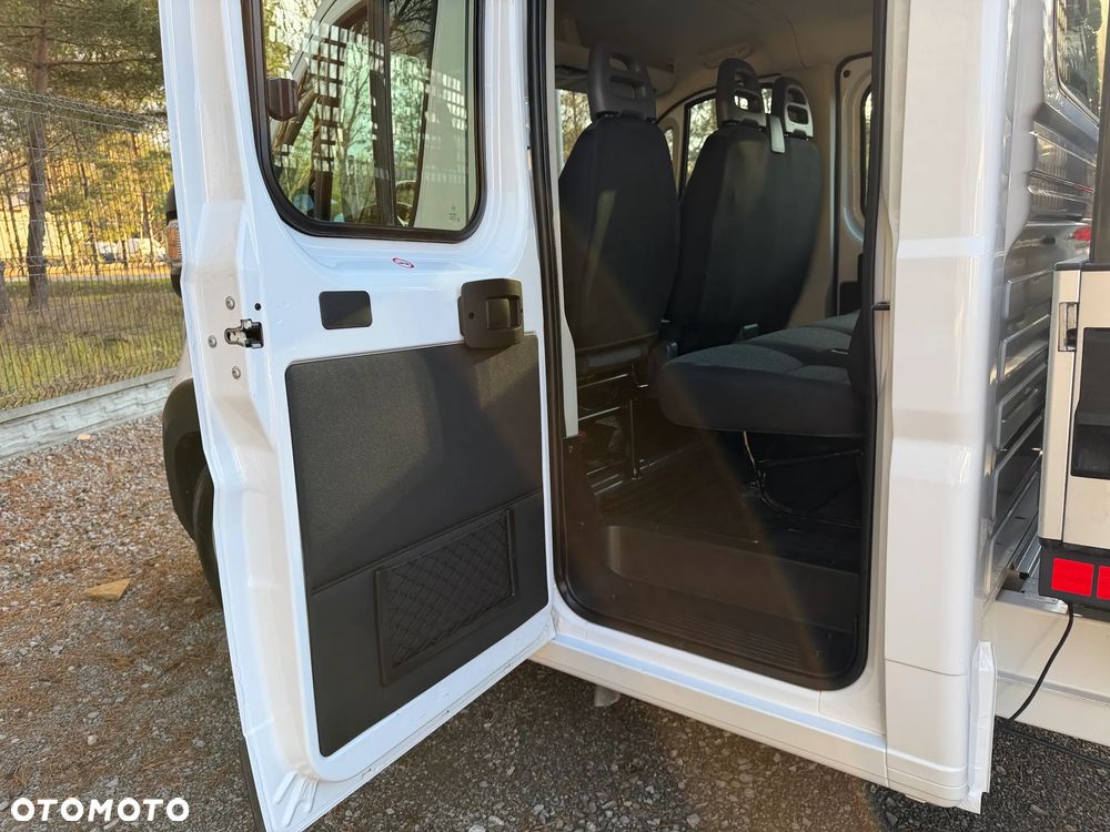 Fiat Ducato Maxi Doka 7 osób / Skrzynia 3.3m / Wzmocniony Koła 16'' / Podwójne resory / Ładowność 1285kg / Bogate wyposażenie / Serwisowany / FV23% / Salon PL - 30