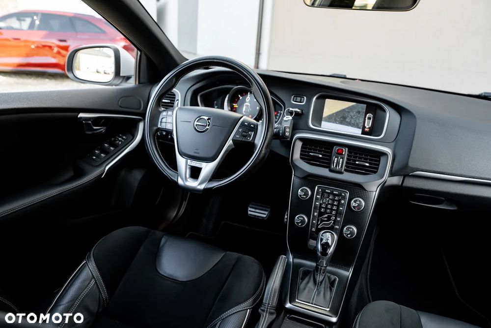 Volvo V40 D3 Geartronic RDesign - 29