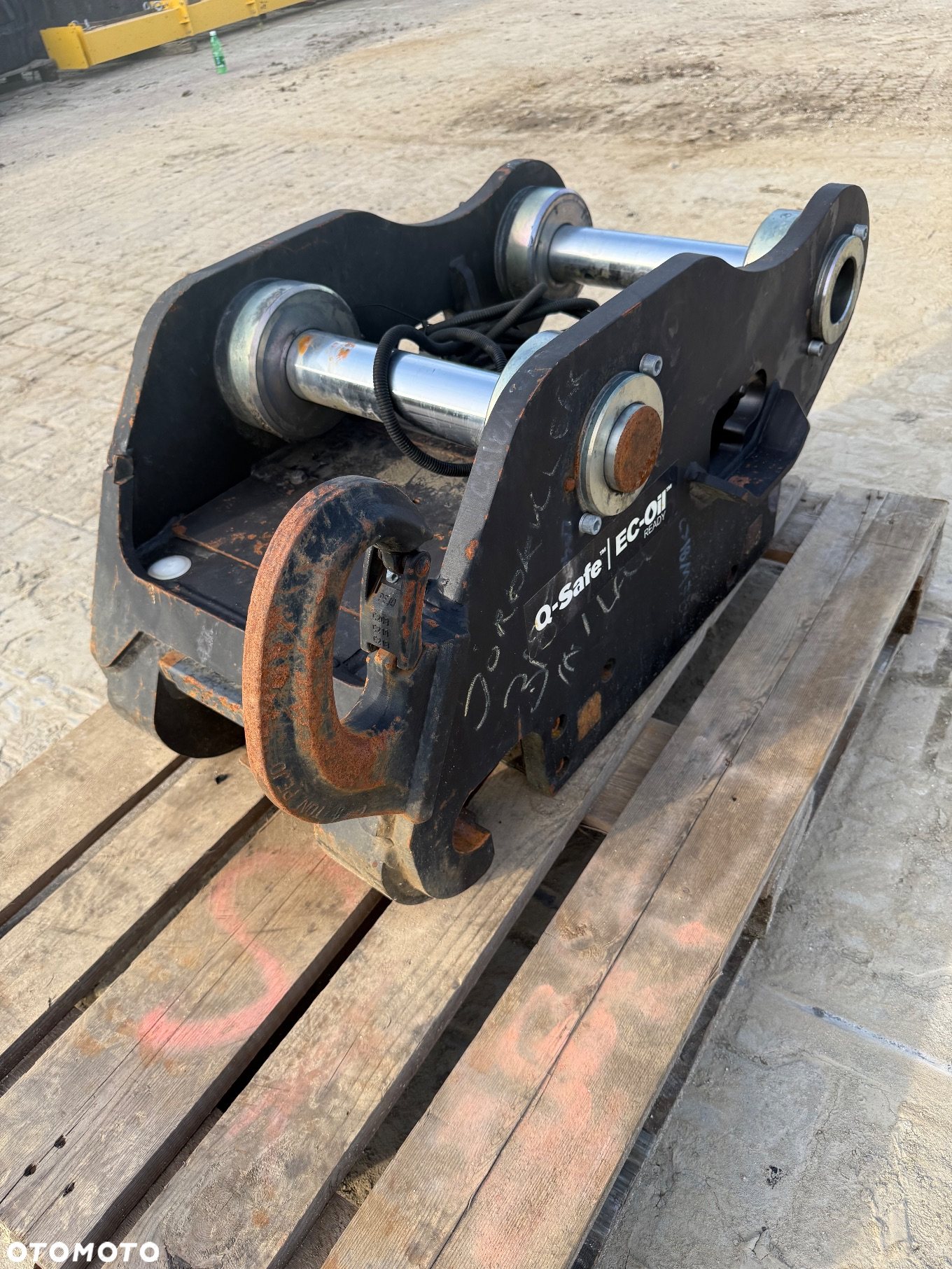 Caterpillar - 10