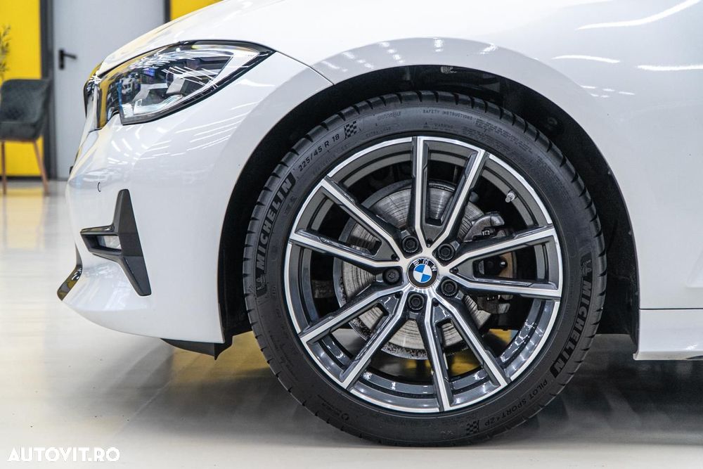 BMW Seria 3 320d Aut. Sport Line - 40